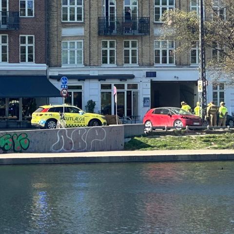 Kopenhagen: Älterer Mann fährt in Menschen – Bild von vor Ort