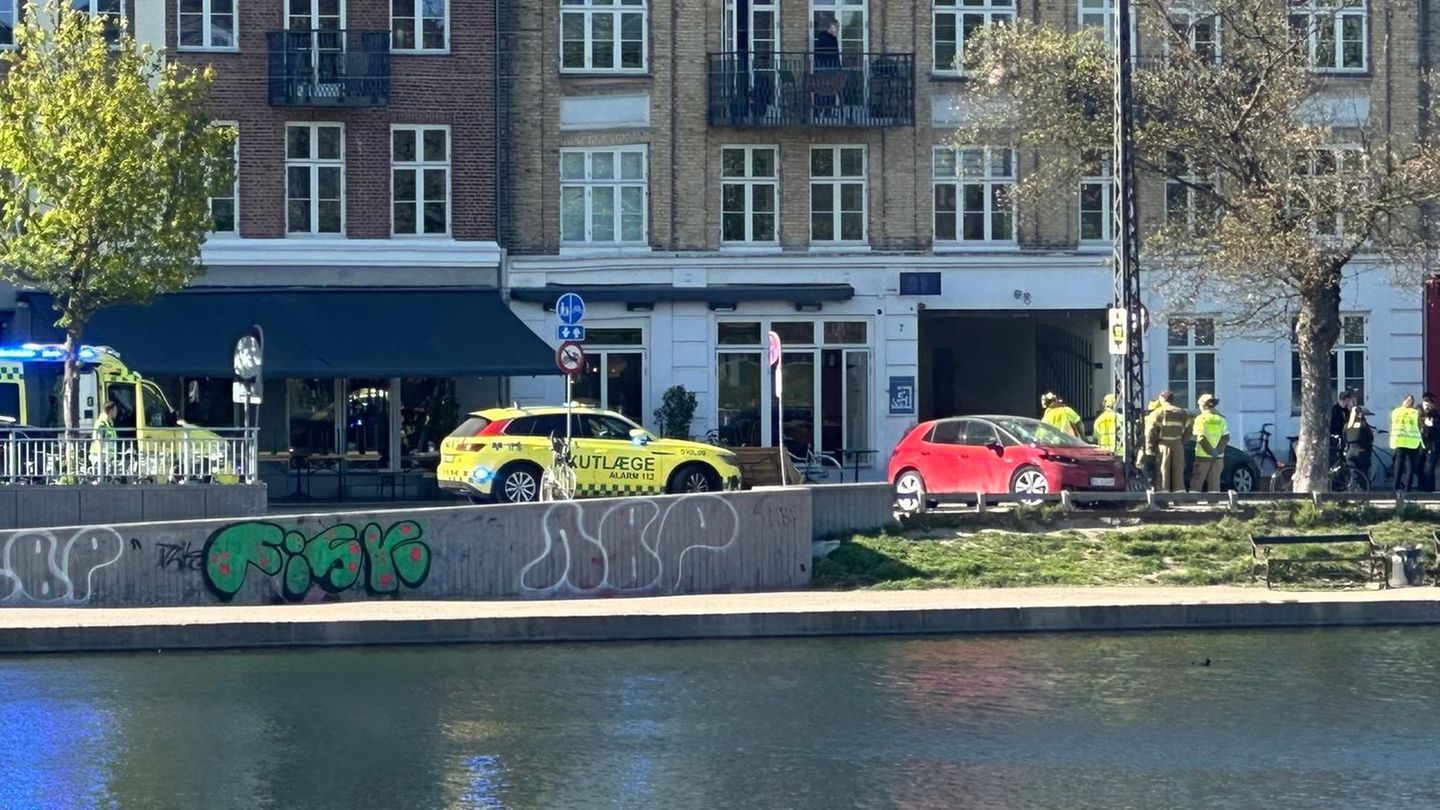 Kopenhagen: Älterer Mann fährt in Menschen – Bild von vor Ort