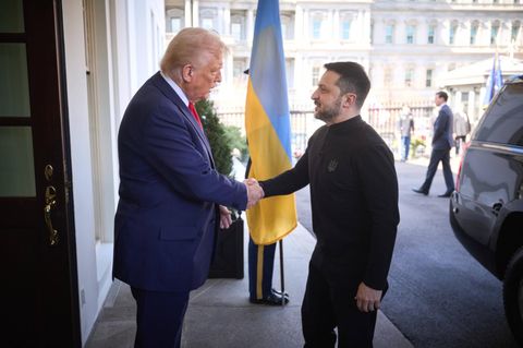 USA und Ukraine: Trump und Selenksyj schütteln sich die Hand
