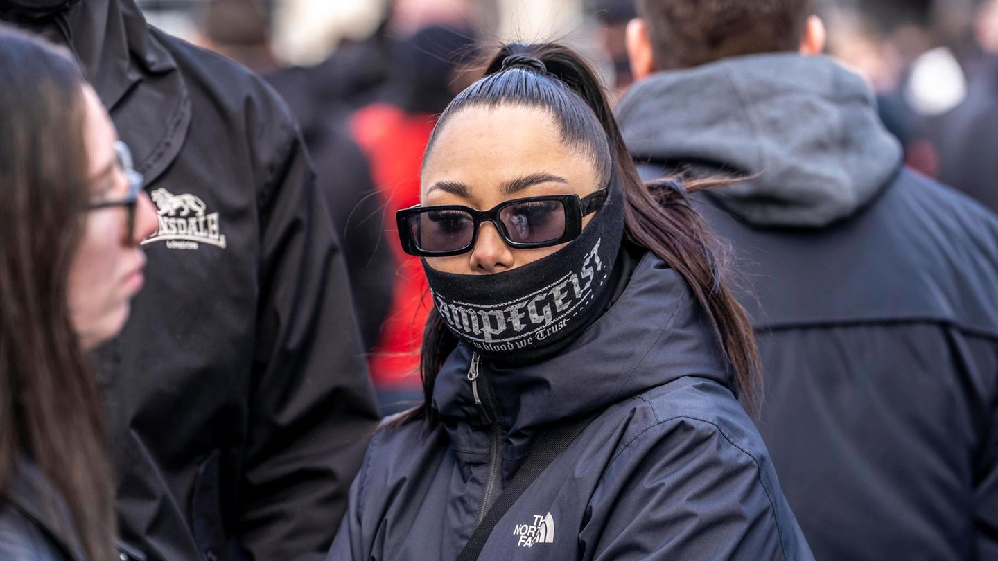 Undercover bei Neonazis: "Junge Mädchen sind begeistert von dieser rechtsextremen Ideologie"