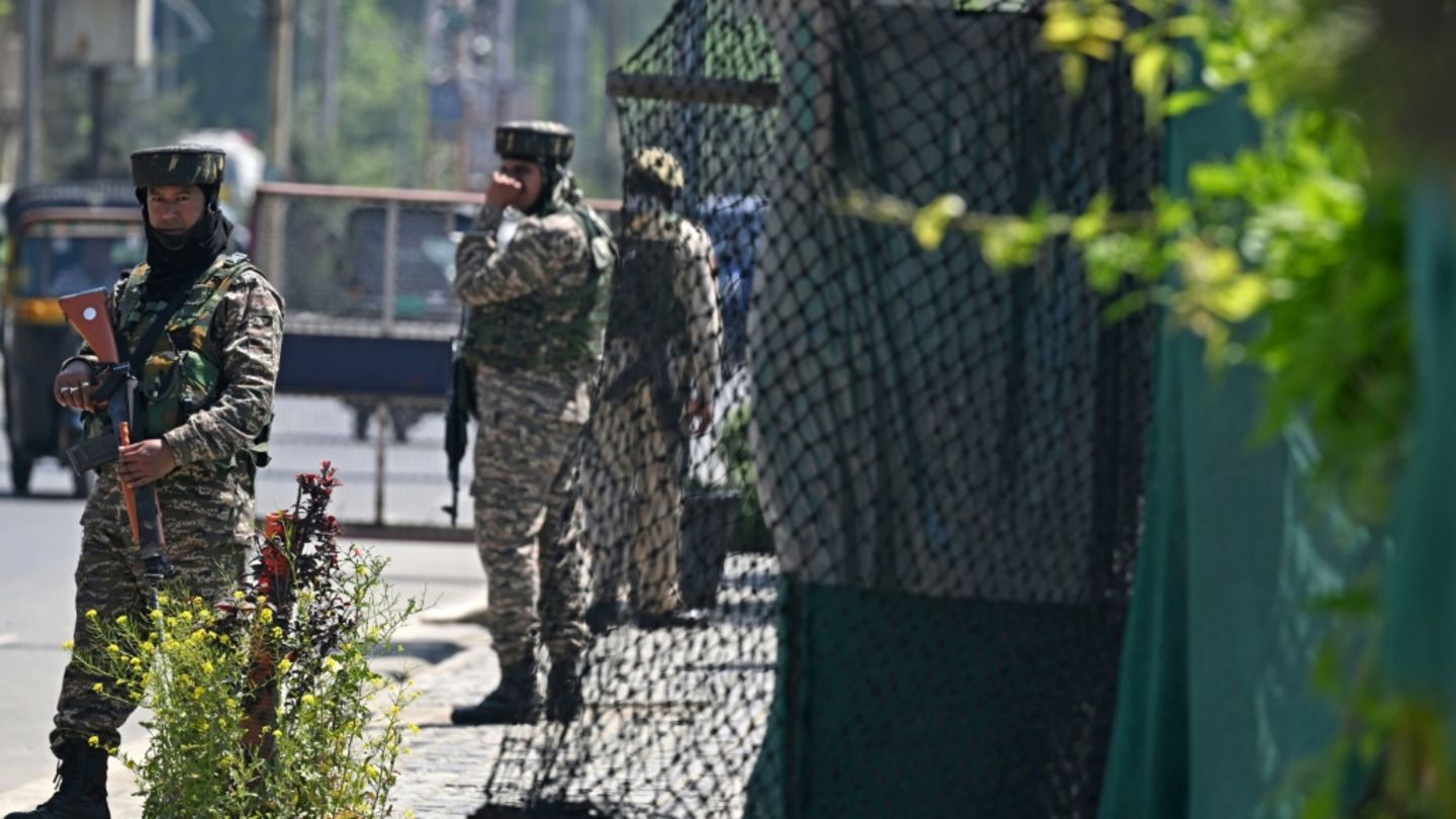Indische Soldaten in Srinagar im indisch kontrollierten Teil Kaschmirs