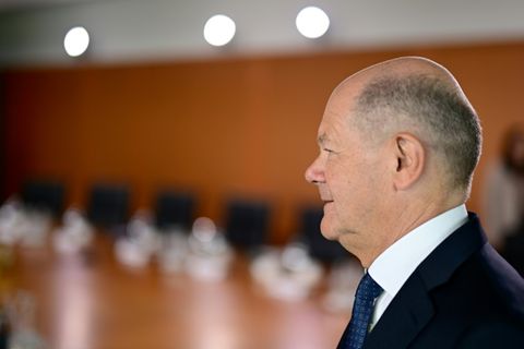 Olaf Scholz bei seiner letzten Kabinettssitzung am 30. April