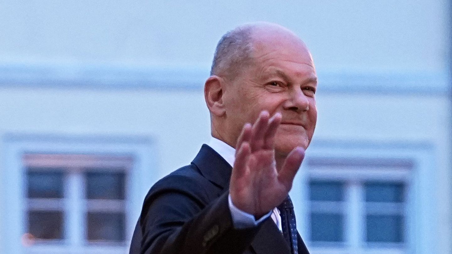Medienbericht: Diese Songs wünscht Kanzler Scholz sich für den Zapfenstreich