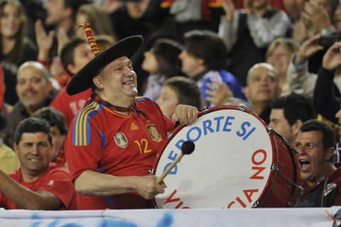 "Sport ja, Gewalt nein", stand auf der Trommel des Kultfans Manolo el del Bombo