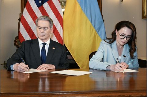 Bessent und Swyrydenko bei Unterzeichnung des Abkommens in Washington