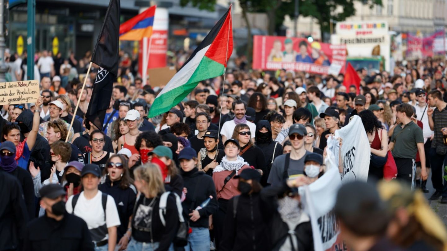 Demonstration am 1. Mai in Berlin Neukölln