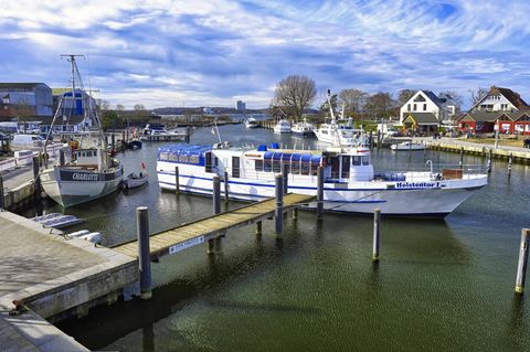 Die Explosion ereignete sich laut Polizei auf dem Gelände des Niendorfer Hafens in der Gemeinde Timmendorfer Strand