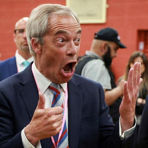 Six fingers for six votes lead: Nigel Farage from Reform UK has reason to be happy
