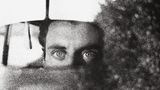 Ralph Gibson porträtiert Augen im Rückspiegel