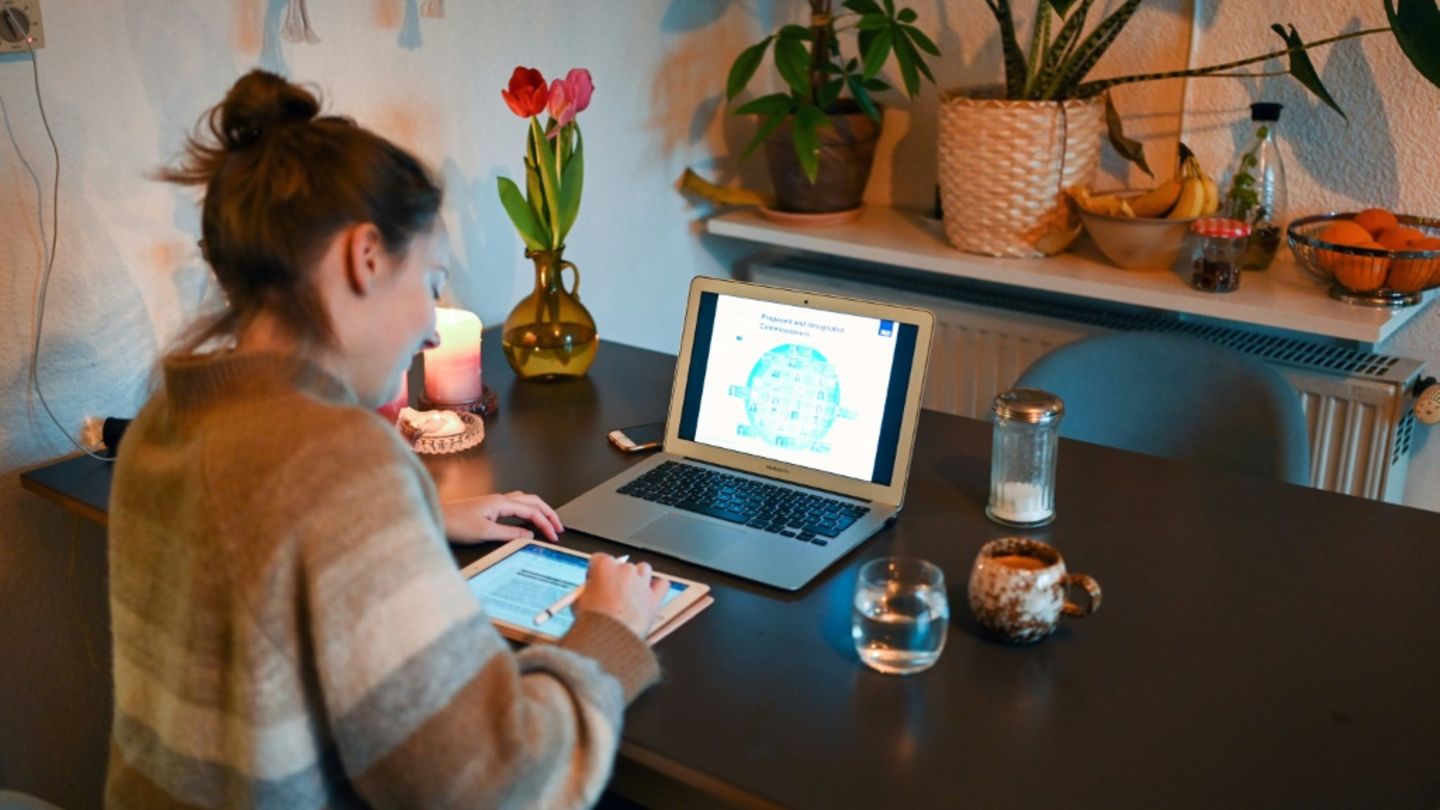 Frau im Homeoffice