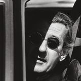 Ralph Gibson wirft einen Blick auf Dinge und Menschen, mit dem er "unbekannte Aspekte des Sujets" zeigen will, die Reaktionen der Entfremdung hervorrufen sollen