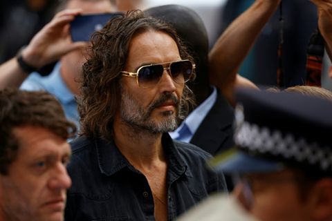 Russell Brand bei seiner Ankunft vor dem Gericht