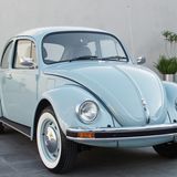 VW Käfer  Gibt es ein Fahrzeug, das stärker mit dem Aufstieg der Bundesrepublik Deutschland verbunden ist als der legendäre Käfer? Technisch bereits vor dem Zweiten Weltkrieg entwickelt, wurde der Käfer zum Symbol des deutschen Wirtschaftswunders und eroberte über die Jahrzehnte auch andere Regionen der Welt