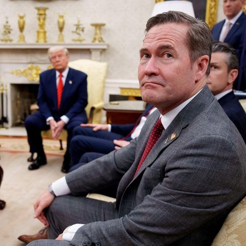 Michael Waltz in the middle of his former cabinet