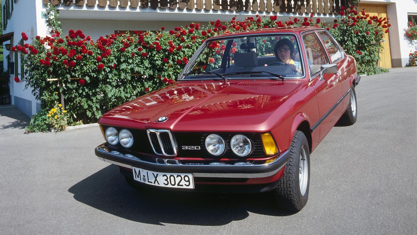 BMW 3er  Das Konzept des BMW 3ers war Mitte der 1970er-Jahre denkbar einfach: solides Design, Motor vorn, Antrieb hinten und eine Modellpalette, die vom gemächlichen Einstiegsmodell BMW 315 bis zum BMW 323i mit fast 150 PS alles abdeckte. Damit brachte er eine Sportlichkeit in die sonst oft dröge deutsche Mittelklasse, der viele bis heute nacheifern