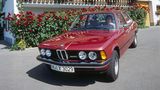 BMW 3er  Das Konzept des BMW 3ers war Mitte der 1970er-Jahre denkbar einfach: solides Design, Motor vorn, Antrieb hinten und eine Modellpalette, die vom gemächlichen Einstiegsmodell BMW 315 bis zum BMW 323i mit fast 150 PS alles abdeckte. Damit brachte er eine Sportlichkeit in die sonst oft dröge deutsche Mittelklasse, der viele bis heute nacheifern