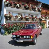 BMW 3er  Das Konzept des BMW 3ers war Mitte der 1970er-Jahre denkbar einfach: solides Design, Motor vorn, Antrieb hinten und eine Modellpalette, die vom gemächlichen Einstiegsmodell BMW 315 bis zum BMW 323i mit fast 150 PS alles abdeckte. Damit brachte er eine Sportlichkeit in die sonst oft dröge deutsche Mittelklasse, der viele bis heute nacheifern
