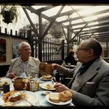 Als erstes besuchten Heidemann und Wolff den NS-Verbrecher Walther Rauff in Chile. Rauff hatte im "Dritten Reich" unter Karl Wolff gedient, die beiden verstanden sich gut. Das Foto zeigt sie beim gemeinsamen Essen, auch Rauffs Partnerin Nena Zuniga ist dabei