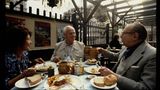 Als erstes besuchten Heidemann und Wolff den NS-Verbrecher Walther Rauff in Chile. Rauff hatte im "Dritten Reich" unter Karl Wolff gedient, die beiden verstanden sich gut. Das Foto zeigt sie beim gemeinsamen Essen, auch Rauffs Partnerin Nena Zuniga ist dabei