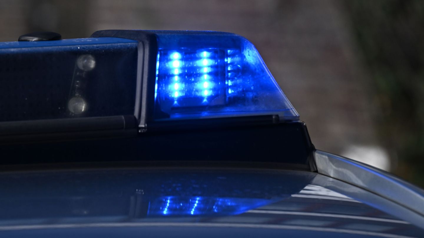 Frontalzusammenstoß: Fahrer stirbt nach Unfall beim Überholen