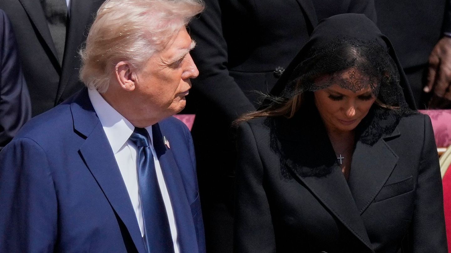 Before Pope election: Trump spreads picture of himself as a Pope