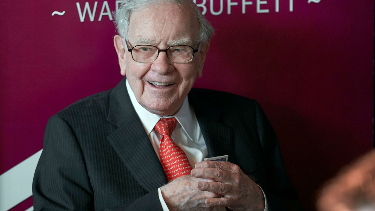 Legendary investor: Warren Buffett: trade should not be a weapon