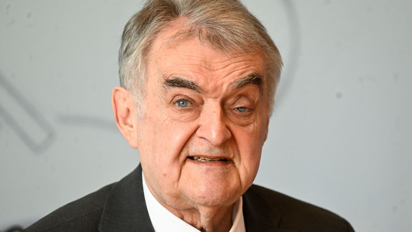 Extremism: remove AfD members from civil service? Reul skeptical
