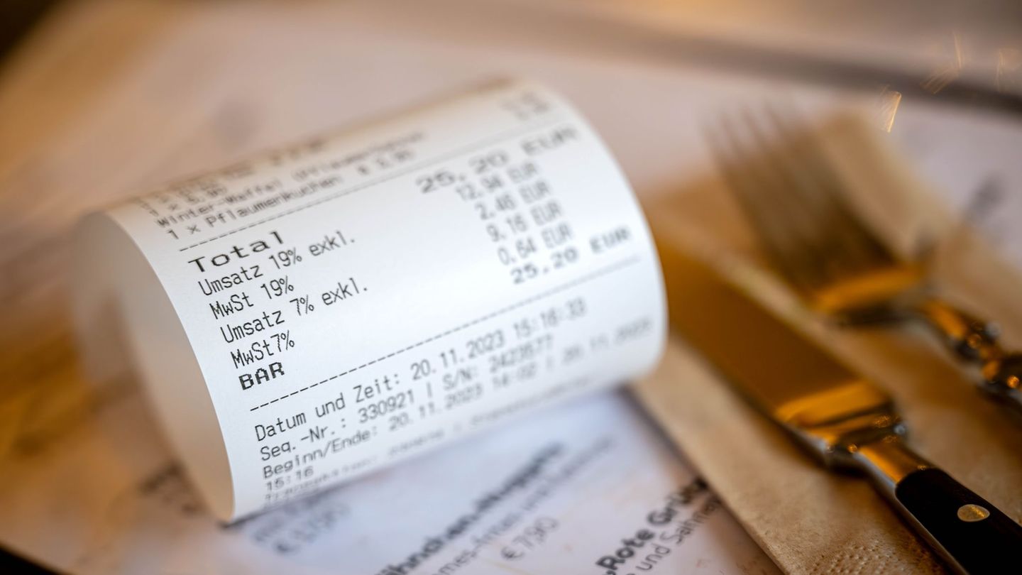 Tax fraud and paper waste: The planned end of the bonus obligation ensures joy and anger