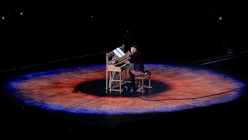 Lady Gaga am Piano während ihres Mega-Konzerts in Rio.