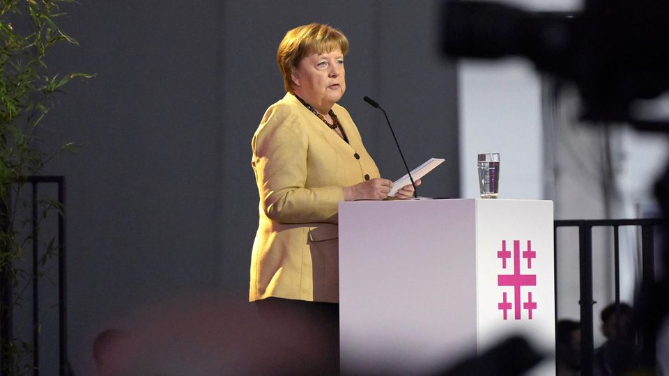 Rätsel um Kanzlerin-Porträt: Warum fehlt Merkels Gemälde im Kanzleramt? (Video)
