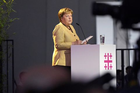 Rätsel um Kanzlerin-Porträt: Warum fehlt Merkels Gemälde im Kanzleramt? (Video)