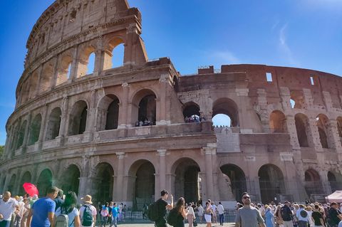 Das berühmte und unter Touristen beliebte Kolosseum in Rom