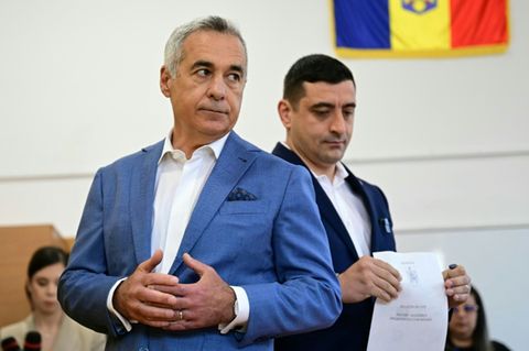 George Simion (rechts) neben Calin Georgescu (links)