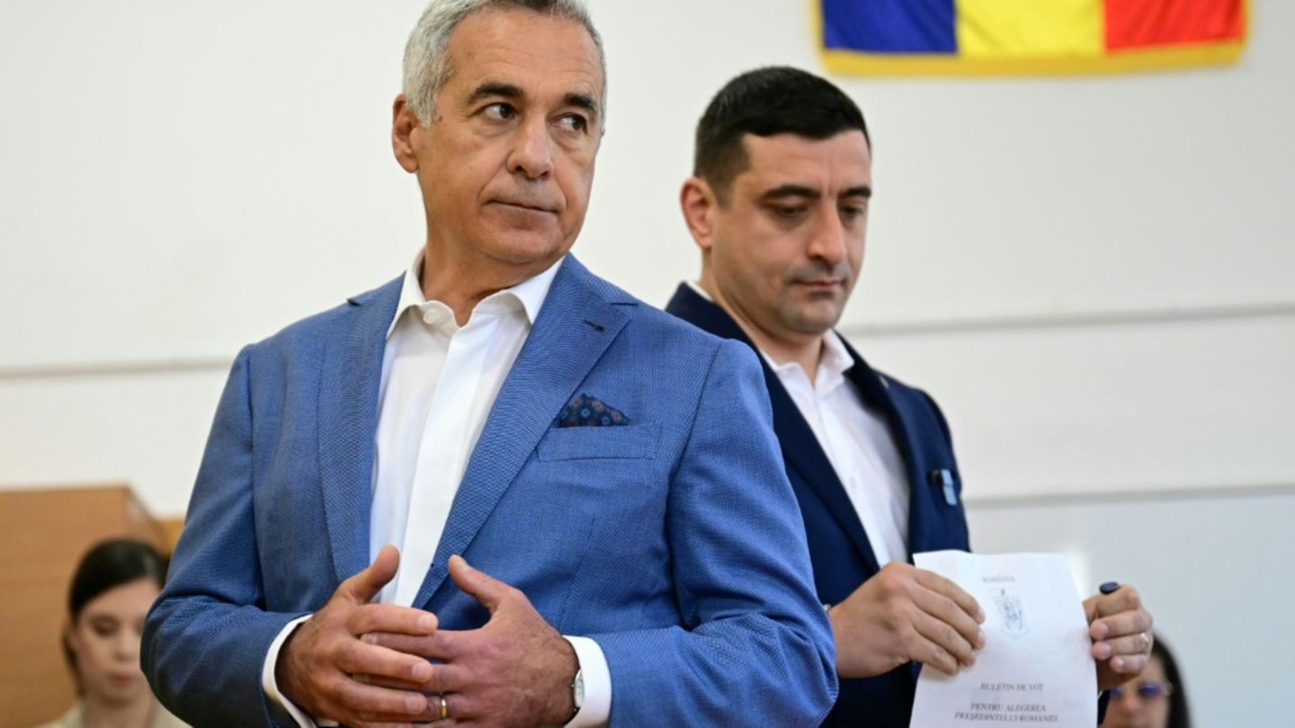 George Simion (rechts) neben Calin Georgescu (links)