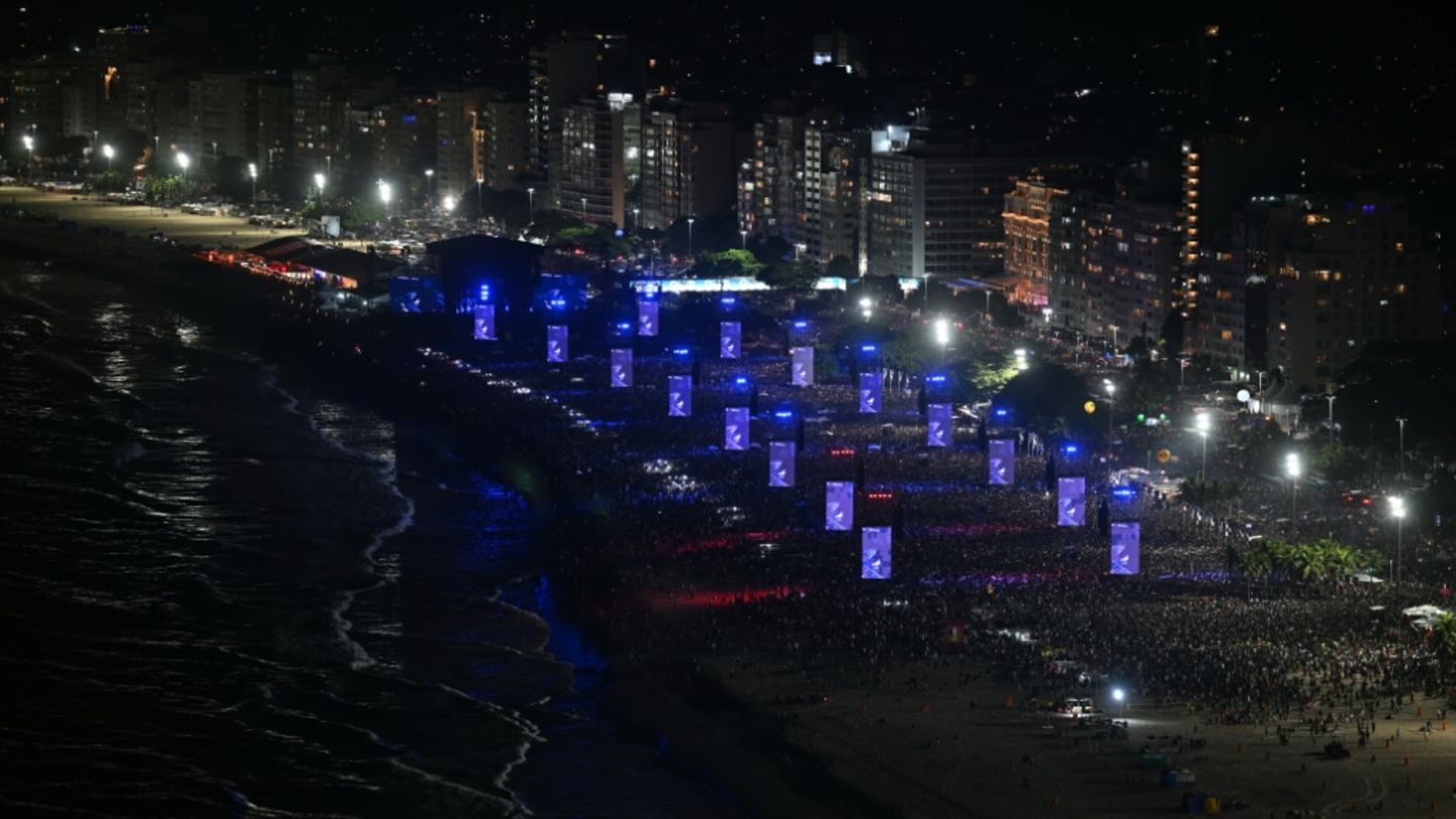 Videobildschirme bei dem Konzert in Rio