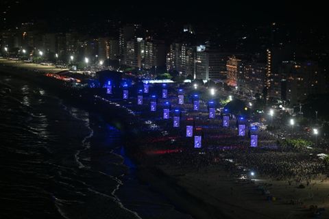 Videobildschirme bei dem Konzert in Rio