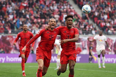 Am Samstag wurde schon einmal gejubelt, auch wenn die Meisterschaft da noch nicht endgültig besiegelt war: die Bayern-Spieler Leroy Sané (l.) und Kingsley Coman im Freudentaumel