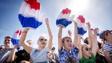 Die Niederlande feiern ihre Befreiung von der deutschen Besatzung mit landesweiten Festen. An diesem Feiertag ehren sie zugleich die Werte Freiheit, Demokratie und Menschenrechte. Ein prominenter Niederländer hält die 5.-Mai-Rede zum jeweiligen Motto des Jahres. In der Nacht vom 4. auf den 5. Mai entzünden die Niederländer traditionell um Mitternacht das Befreiungsfeuer auf dem 5.-Mai-Platz in Wageningen. Von dort tragen Laufgruppen das Feuer in alle Landesteile. Sobald es die jeweilige Provinz erreicht, starten dort die Feierlichkeiten
