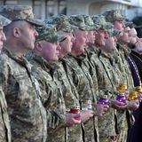Am 8. Mai, dem Tag des Gedenkens und des Sieges, erinnern die Landesführung und regionale Politiker mit Kranzniederlegungen an die Toten des Zweiten Weltkriegs. Vielerorts bringen Menschen Blumen zu den Gedenkstätten