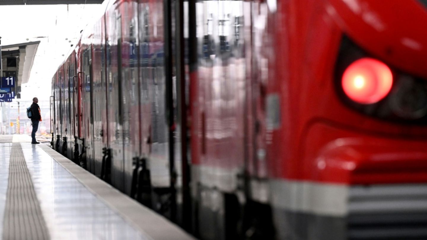 Regionalzug in Bahnhof