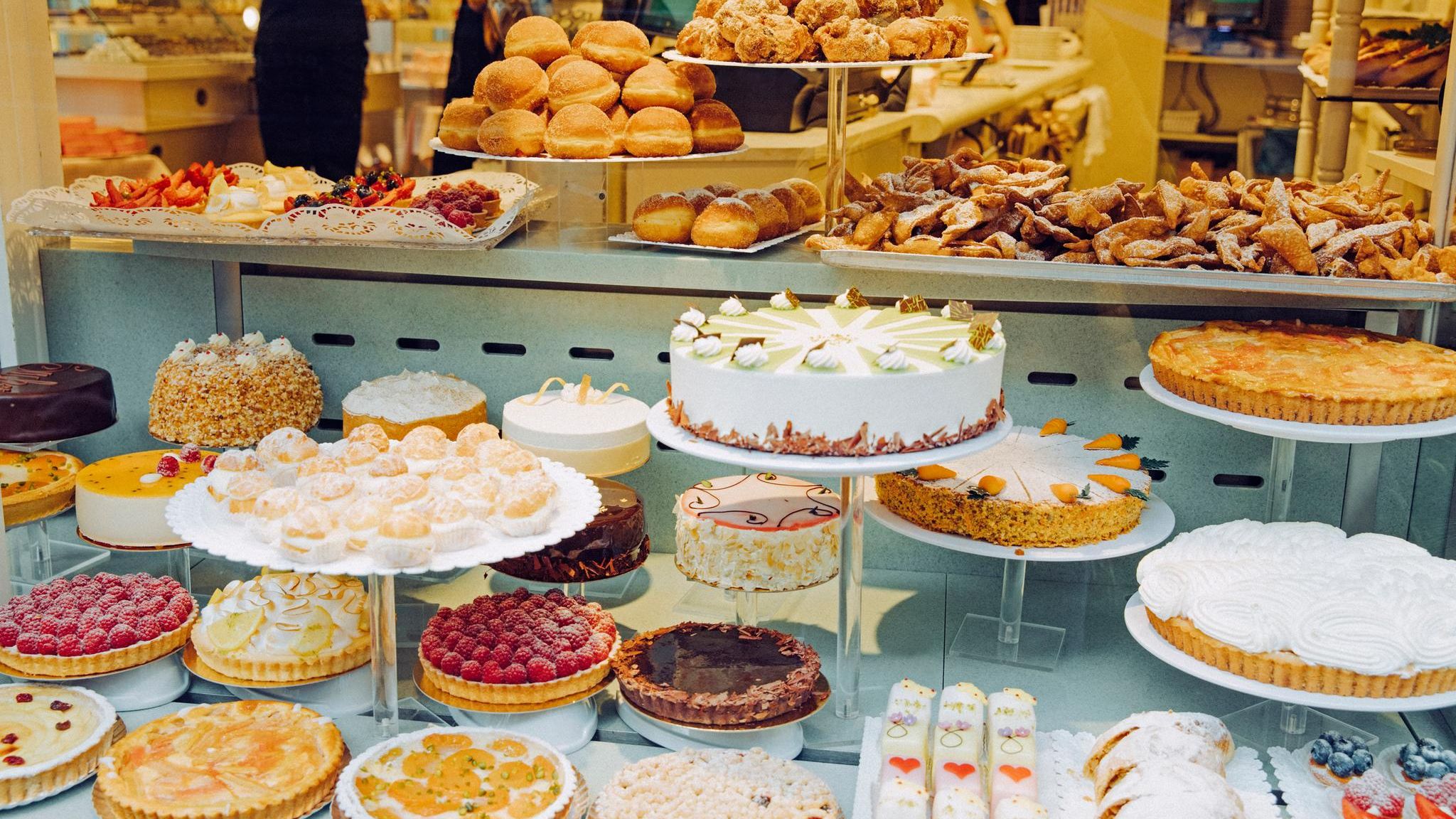 Torten im Schaufenster