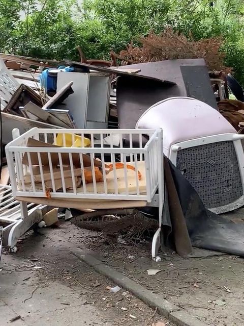 Ein Essener Vorhof versinkt unter Müll