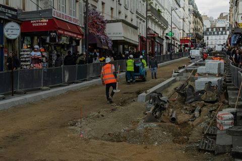 Straßenbaustelle in Paris