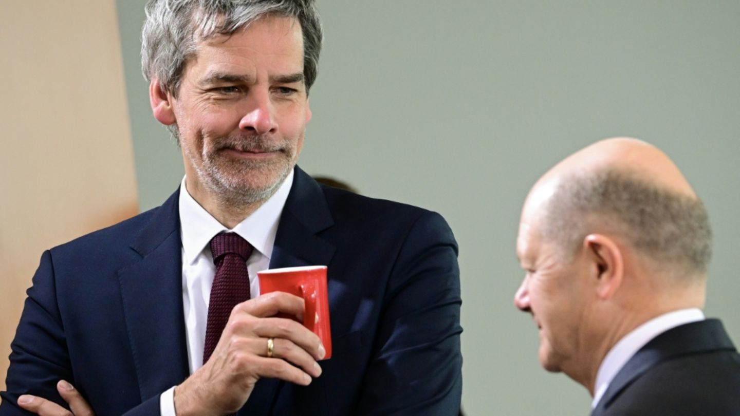 Hebestreit (l.) und Scholz