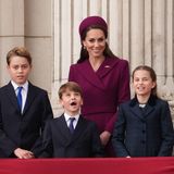 Prinz Louis (Mitte), der erst kürzlich seinen siebten Geburtstag feierte, gilt im Internet ob seiner Gesichtsausdrücke als Meme-Gott. Auch diesmal enttäuschte der jüngste Spross der Königsfamilie nicht. Mehr dazu lesen Sie hier