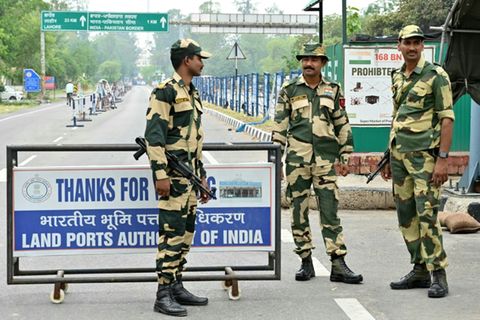 Indische Soldaten an der Indisch-Pakistanischen Grenze