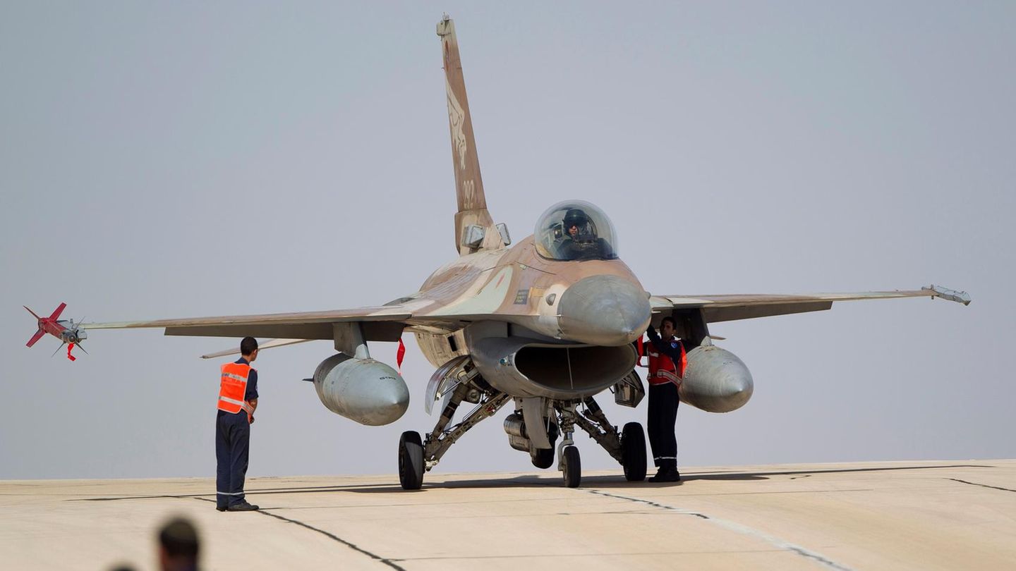 Israeli Air Force bombarded Huthi positions in Yemen
