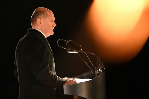 Olaf Scholz (SPD) beim Zapfenstreich