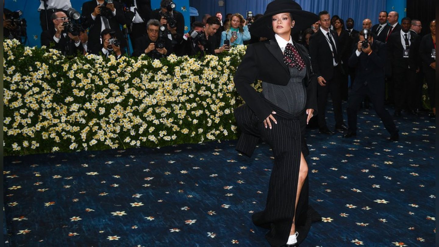 With baby bump at MET GALA: Rihanna is pregnant again