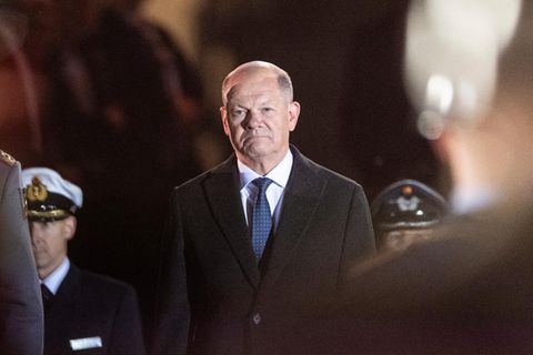 Olaf Scholz hält eine Rede beim Zapfenstreich 2025